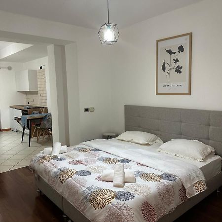 City Center Shkodra B&B Exteriör bild