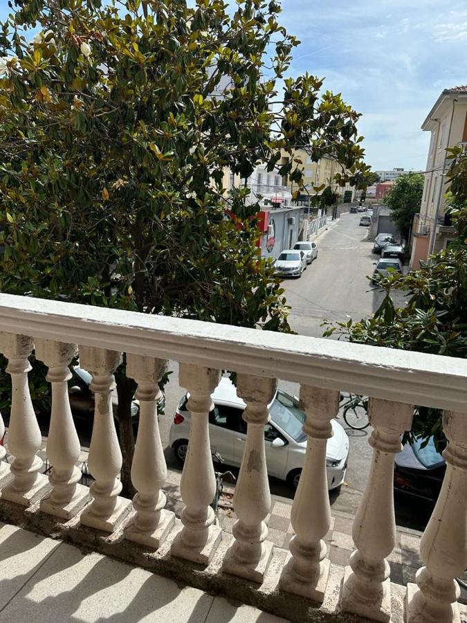 City Center Shkodra B&B Exteriör bild