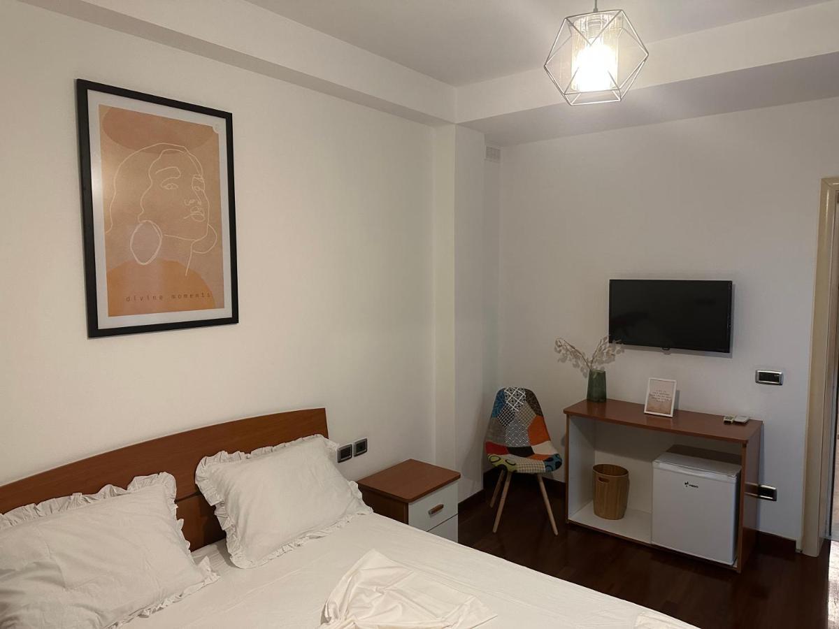 City Center Shkodra B&B Exteriör bild